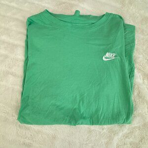 Nike Green Tshirt Size Large  B8